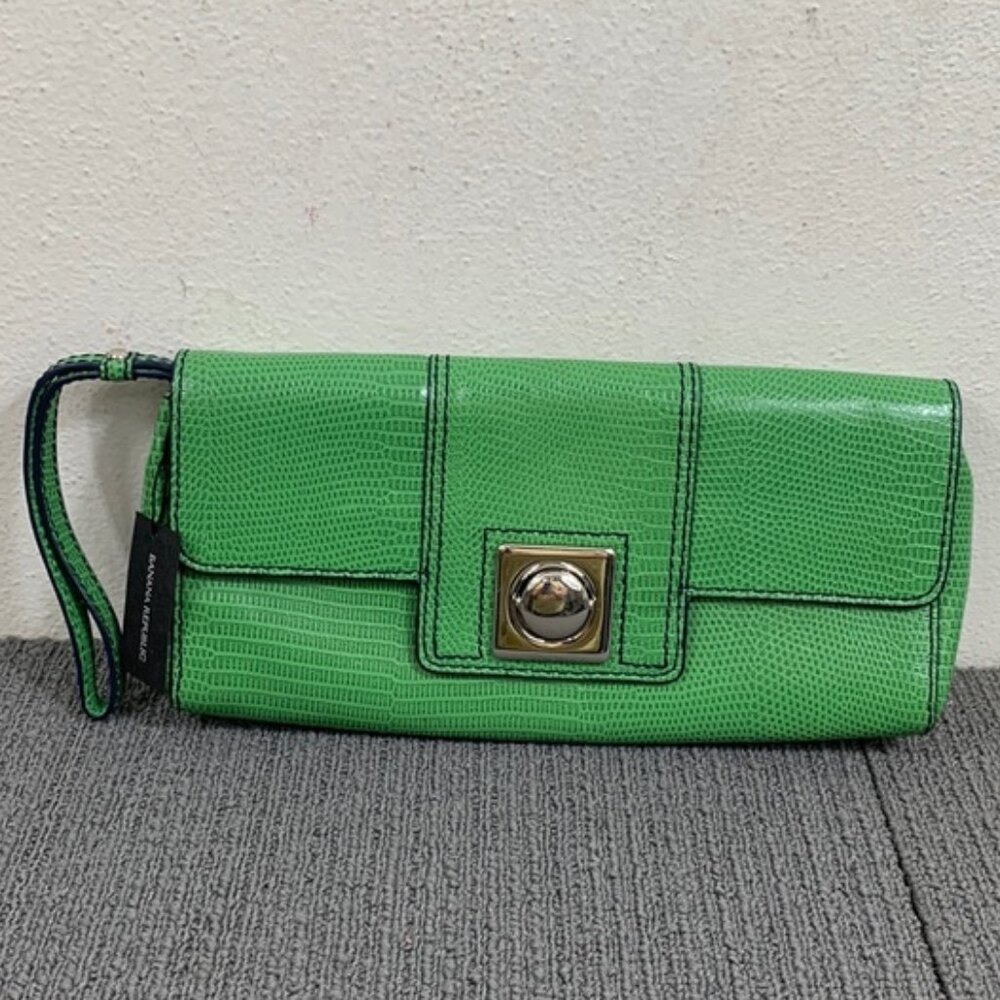Banana Republic Clutch Wristlet Wallet Purse Green Leather Simulated Lizardskin